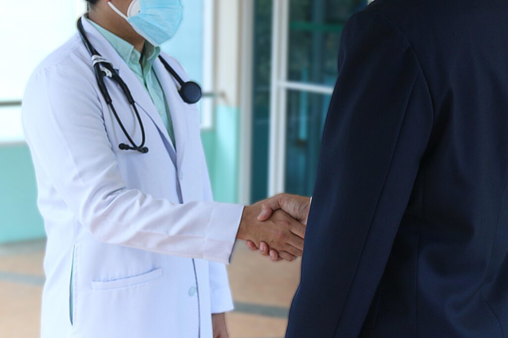 vermeend beschuldigde dokter biedt excuses aan