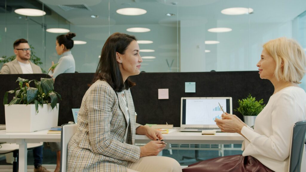 een open gesprek met collega of vertrouwenspersoon